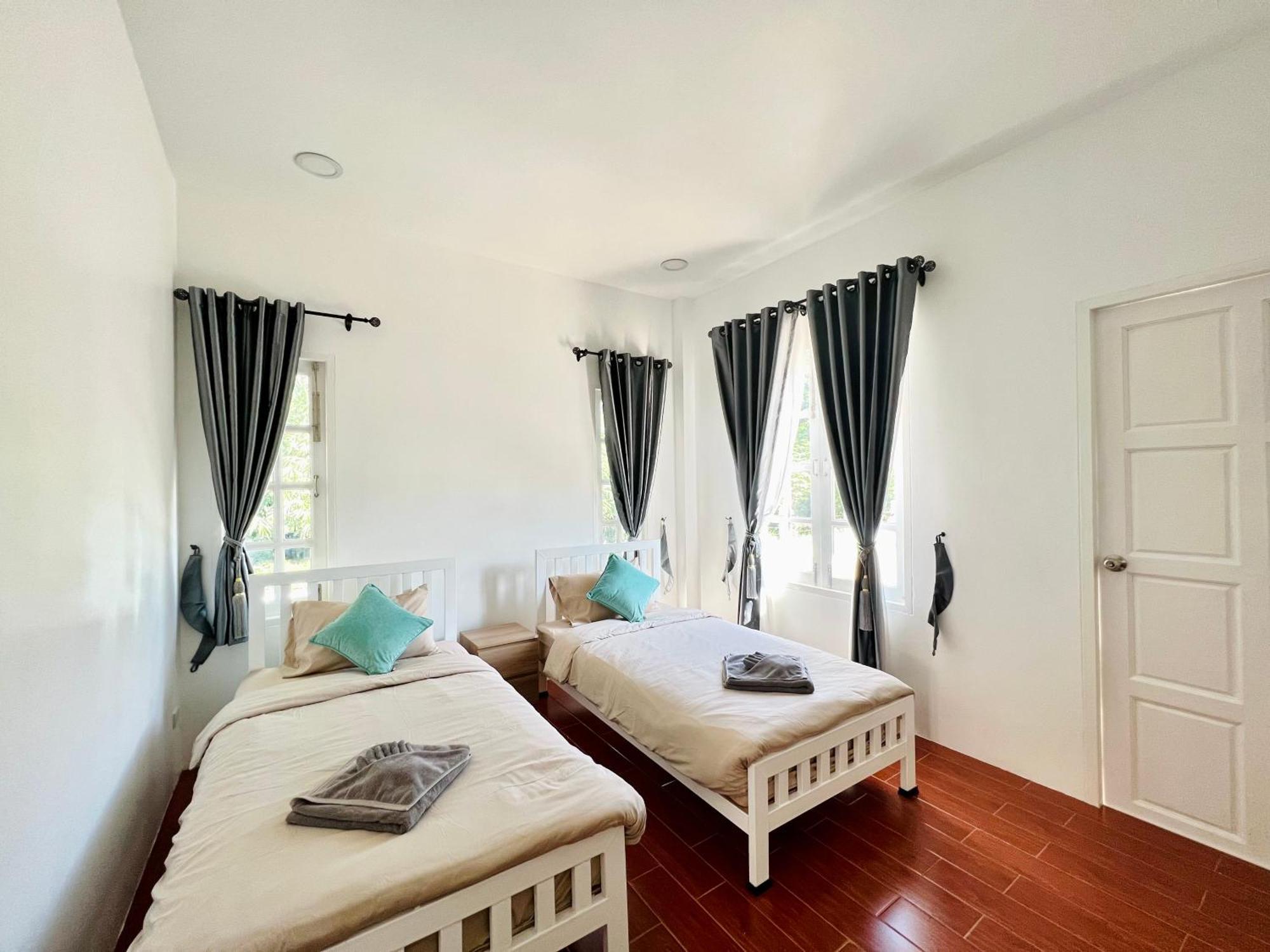 บ้านพักดีมีทรัพย์ Baan Pakdee Meesub Uthai Thani Exteriér fotografie